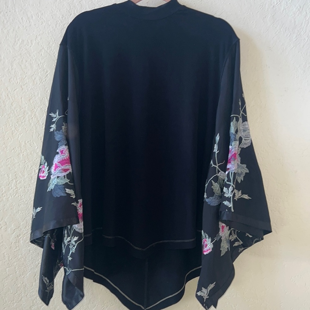 Free People top beautiful flared floral embroidered sleeves. New